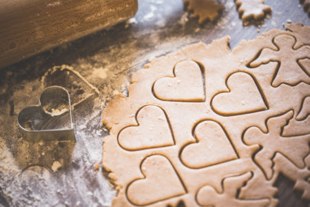 baking-christmas-lovely-hearts-sweets-picjumbo-com